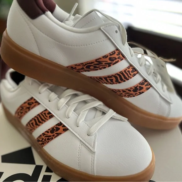 Adidas Grand Court 2.0 White is Sneakers Modern Design 9.5 - Picture 3 of 9